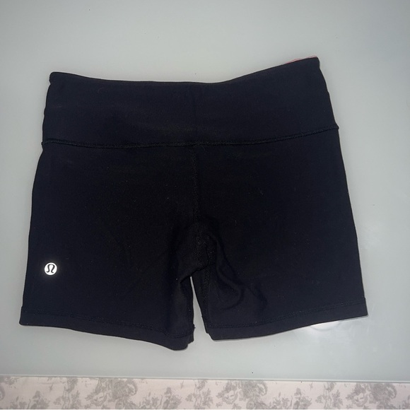 Lululemon Reversible Shorts size 4 - Picture 4 of 5